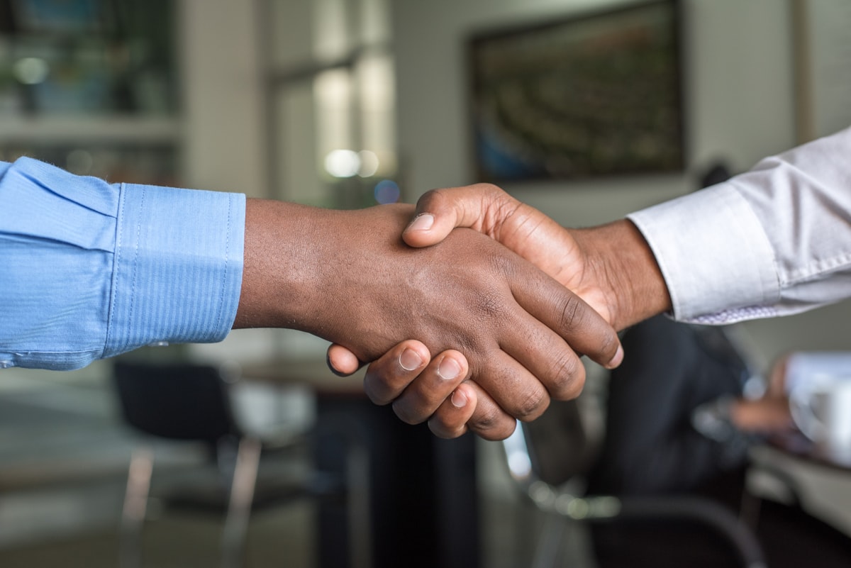 Réunion d'équipe dans une entreprise — financement des PME